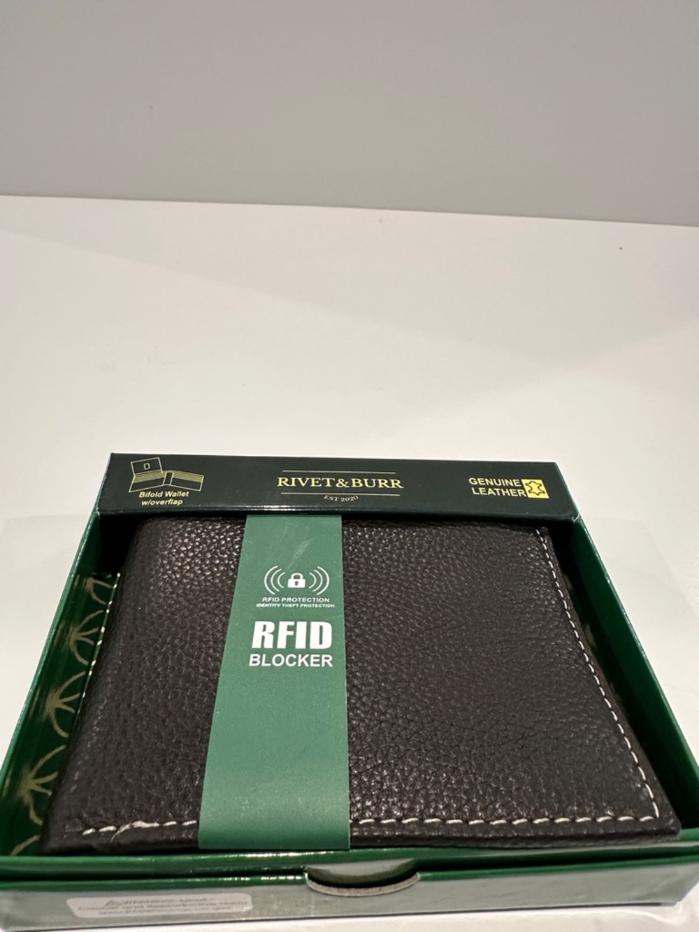 Rivet & Burr Black Genuine Leather Bi-Fold w/overlap RFID Blocket Wallet.